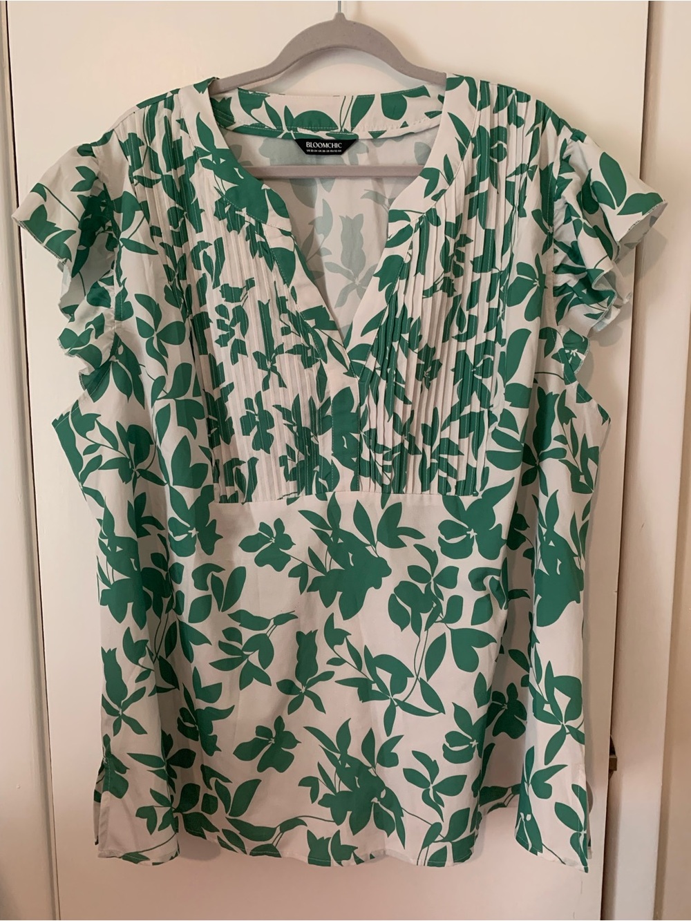 BloomChic Green White Floral Plisse Pleated Flutter Sleeve Blouse Top Plus 22-24